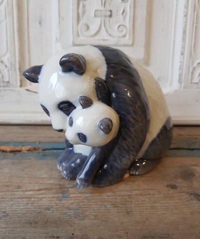 Royal Copenhagen figure, panda with young by Allan Therkelsen no. 666