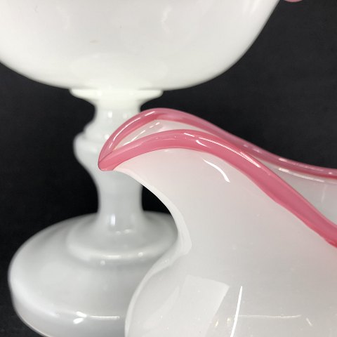Hvidt opaline sæt med pink

