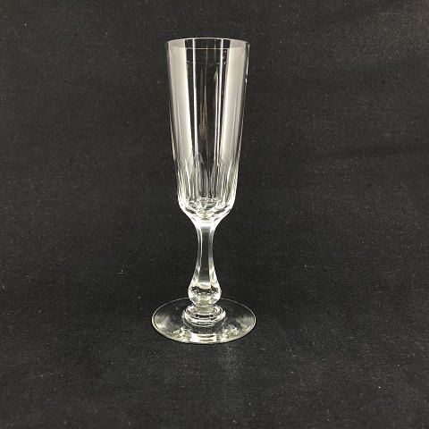Derby champagne flute at 17.5 cm.
