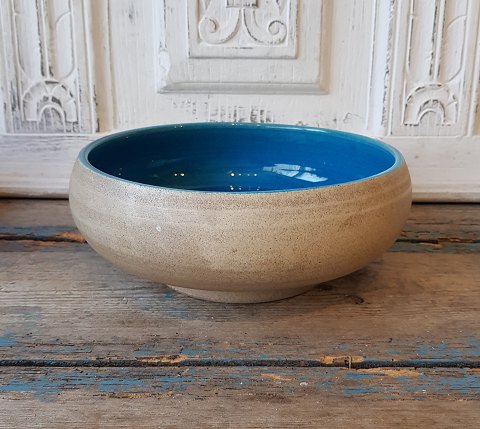 Niels Kähler bowl with blue glaze no. 302-23