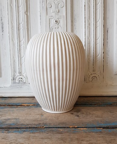Michael Andersen large ribbed vase no. 4762-2 - 28 cm.
