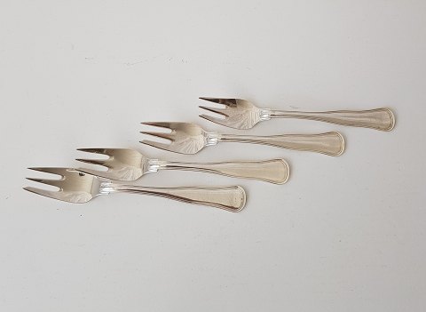 "Dobbelt riflet" Cake fork in silver from Cohr