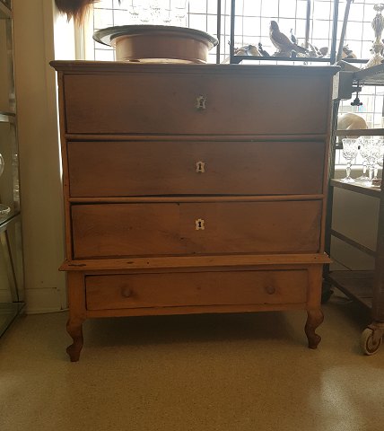 Small dresser in oak from the end of the 18th century