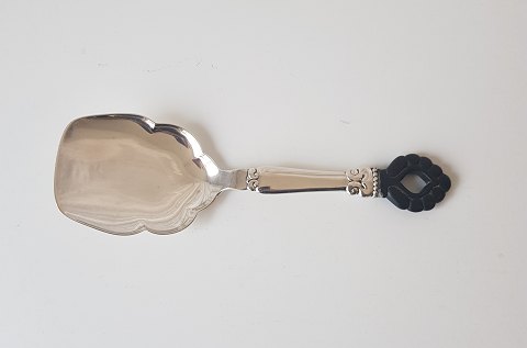 Serving spade in silver with wooden handle from 1923 - 20.5 cm.