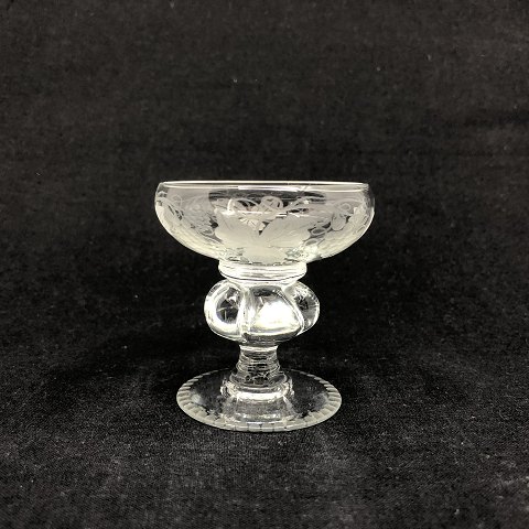 Gisselfeld liqueur bowl with wine leaves
