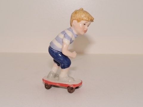 Royal Copenhagen mini figur
Dreng på skateboard