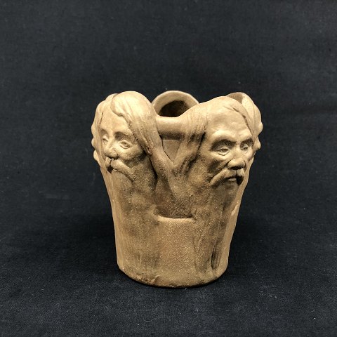 Vase med ansigter fra L. Hjorth
