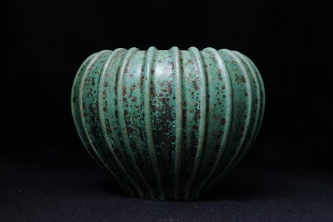Arne Bang; A stoneware vase, ripped surface in green #3