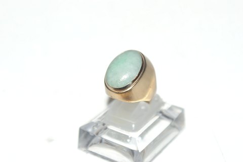 Gold ring with light Green stone 14 Carat