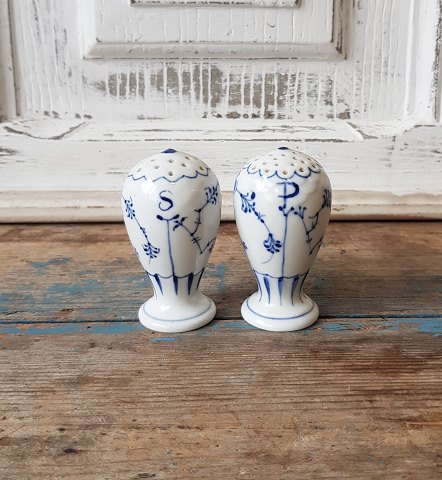 B&G Blue traditional salt & pepper set