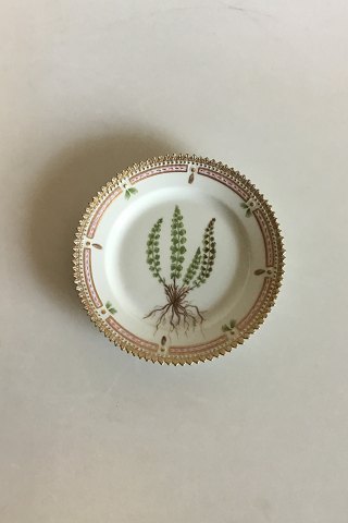 Royal Copenhagen Flora Danica Cake Plate No 20/3552