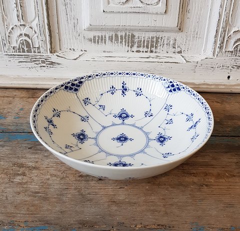 Royal Copenhagen Blue Fluted half lace Bowl no. 512