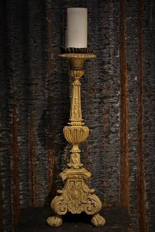 Antique French altar candlestick in carved wood with a super fine patina
H:62cm.