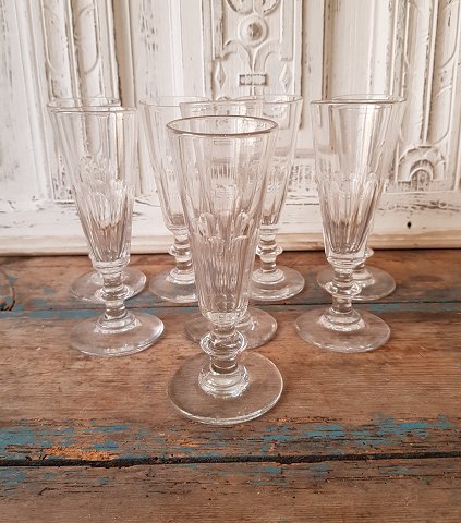 Set of 8 French champagne glasses