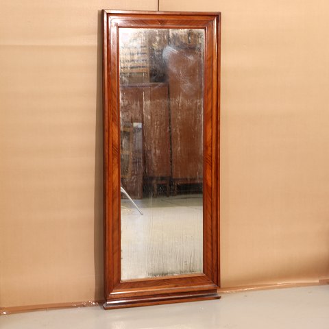 Spejl i ramme af mahogni
 - Kr. 950,-