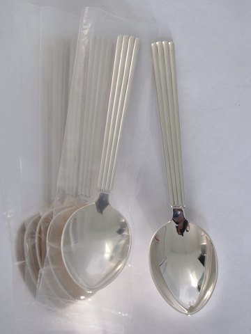 Bernadotte
Georg Jensen
Dessert spoon
Sterling silver