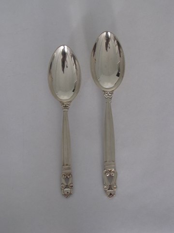 Georg Jensen
König
Mittags & Dessertlöffel
Sterling Silber