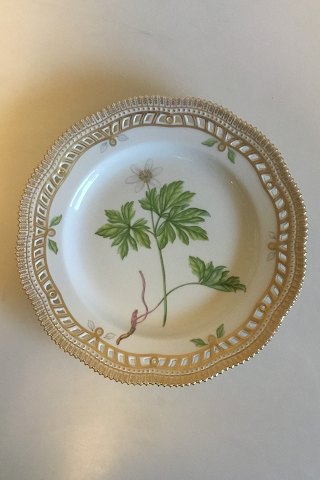 Royal Copenhagen Flora Danica Plate with pierced border No 20/3553