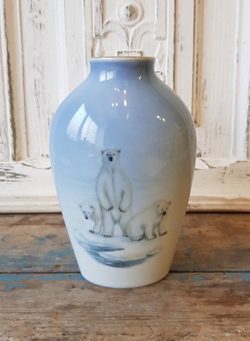 B&G Vase dekoreret med isbjørne no. 11313/5239