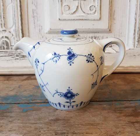 B&G Blue traditional Hotel porcelain small teapot no. 1054