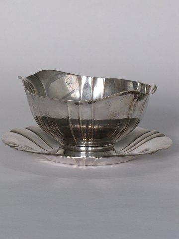 Evald Nielsen
Sauceboat
Three tower silver