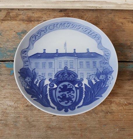 Royal Copenhagen Commemorative plate from 1928. Tobacco factory I.P. Schmidt