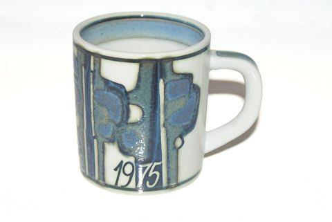 Royal Copenhagen Faience, Year Mug 1975
Deck No. 3495
Height 7.5 cm.