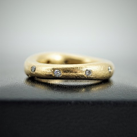 Ole Lynggaard, Charlotte Lynggaard; Love ring no. 4 with nine diamonds, 18k 
gold, size 48