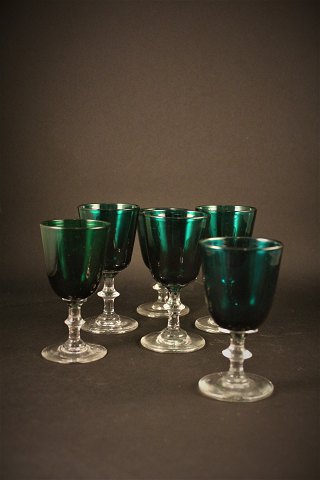 Gamle Berlinois mundblæste hvidvinsglas , glatte i mørkt grønt farve...