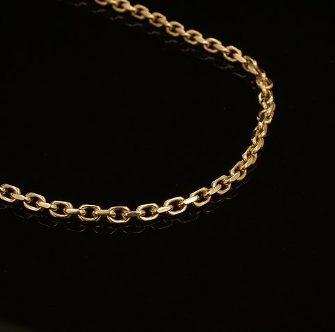 Jannik Lilleriis Andersen, Denmark: An 8kt gold 
anchor necklace. L: 52cm. W: 34,1gr