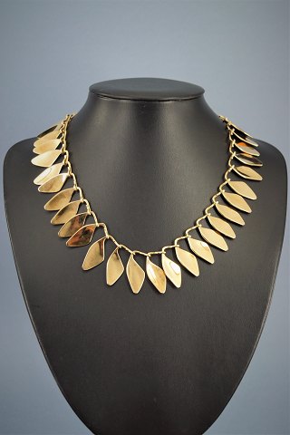 Sølvform, Ole Bent Petersen; A necklace of 14k gold