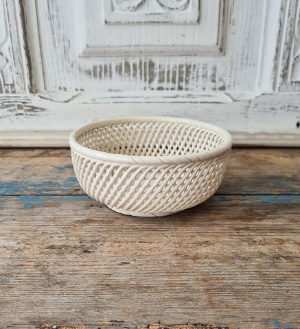 1800s braided cream colored faience bowl