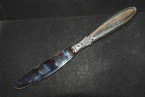 Middagskniv m/Savskær Præsident Sølv
Chr. Fogh sølv
Længde 21,5 cm.
