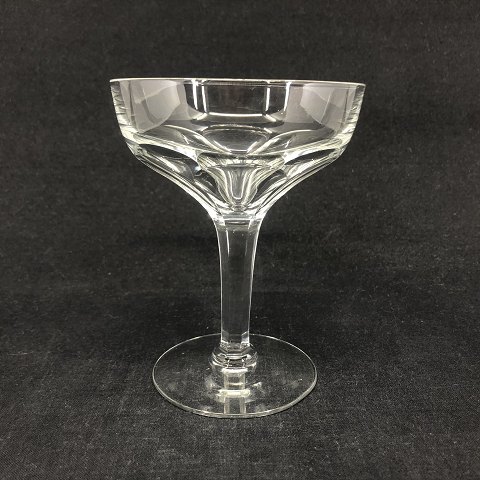 Facet cut champagnebowl from the 1950