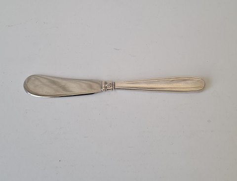 Karina butter knife in silver