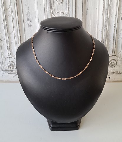 Twisted Bismark necklace in 8 kt gold 44 cm.