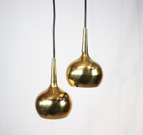 A pair of brass pendants of danish design from the 1960s.
5000m2 showroom.