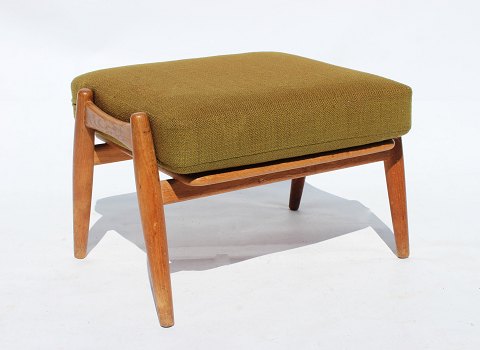 Stool for "The Cigar", model GE240, of oak and dark green wool, by Hans J. 
Wegner and Getama from the 1960s.
5000m2 showroom.