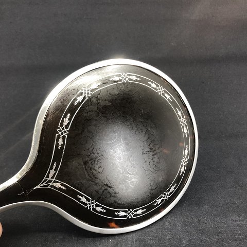 Handmirror in silver
