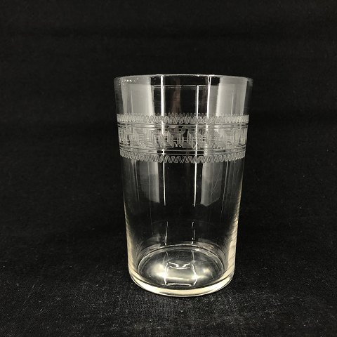 Water glass with meander bort
