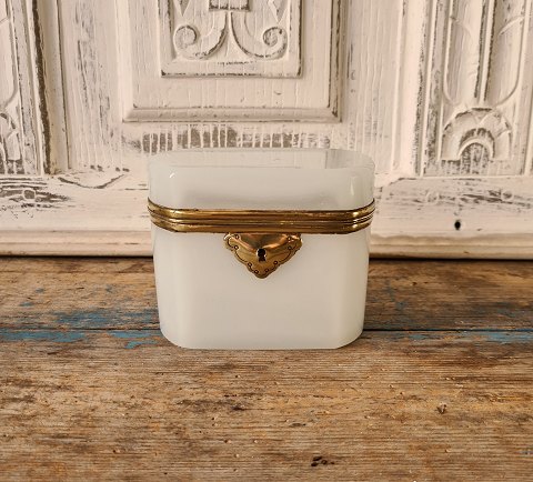 1800s candy box in white opaline glass with brass mounting