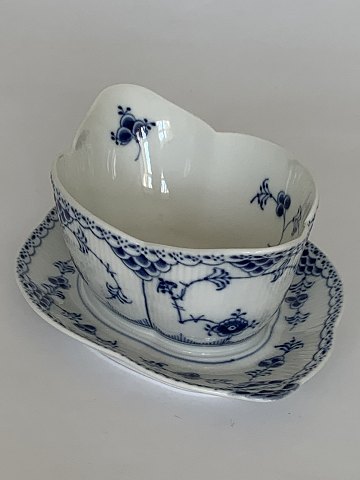 Blue Fluted 
Half Lace
Sauce boat
Royal Copenhagen