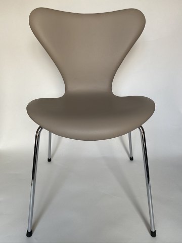AJ 3107
Syver stol
Skind
Arne Jacobsen

