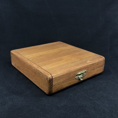 Box in teak
