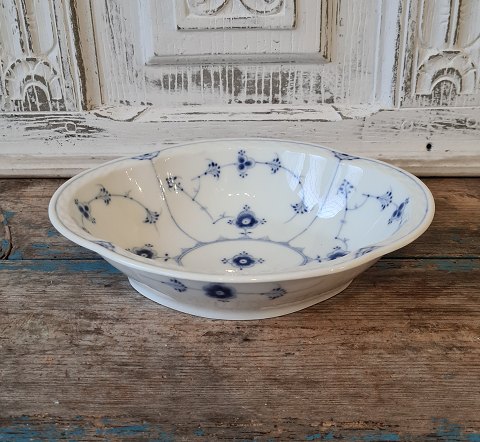 B&G Blue traditional oval bowl 24.5 cm.