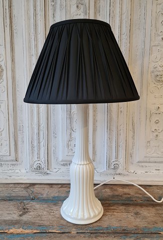 B&G table lamp in white fluted porcelain 45 cm.