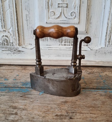 1800s small iron