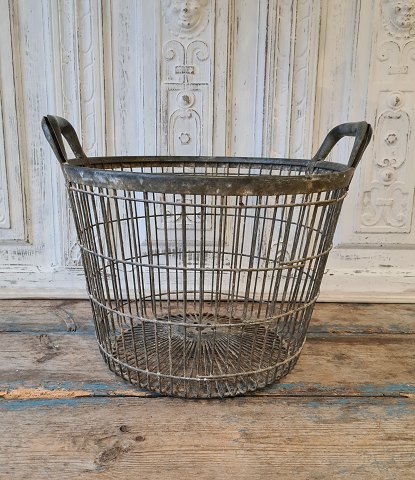 Beautiful old wire basket 31.5 cm.