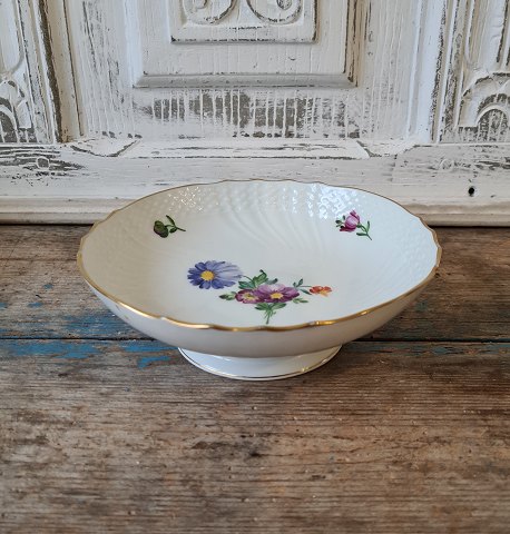 Royal Copenhagen Light Saxon Flower dish on foot no. 1532