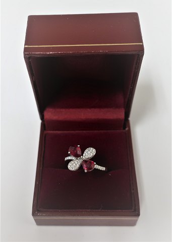 White gold ring with diamonds. 18K (750). Ring size 55.